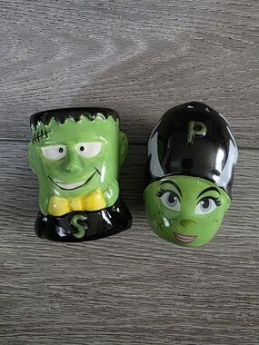 BiHarbor Collection Frankenstein Bride Ceramic Shakers - Green & Yellow